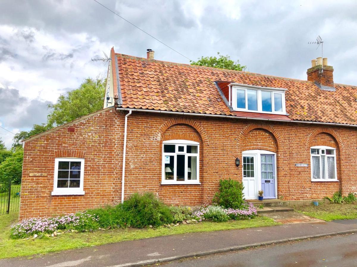 1 Tunns Cottages, Rushmere, Nr Beccles Eksteriør billede